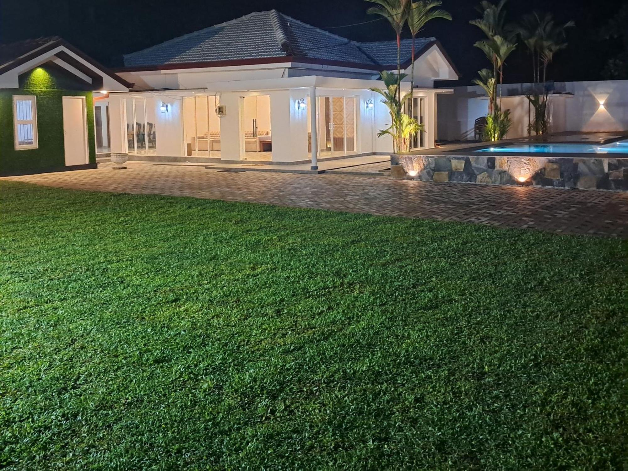 Banco Villa Beruwala Exterior foto